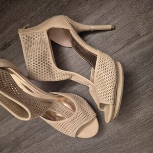 Jennifer Lopez Tan Perforated Heels with Peep-Toe Design